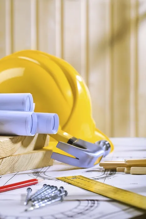 Gerahmter Druck : Holzbearbeitungsinstrumente auf Bauplan Gerahmter Druck : Holzbearbeitungsinstrumente auf Bauplan