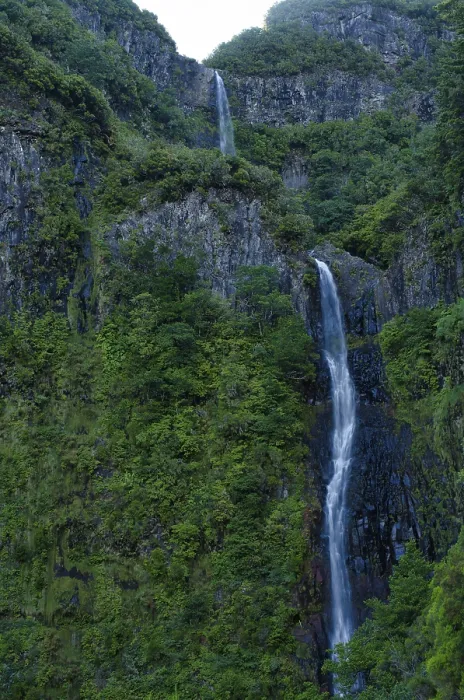 Gerahmter Druck : Cascata do Risco, Risco-Wasserfall Gerahmter Druck : Cascata do Risco, Risco-Wasserfall