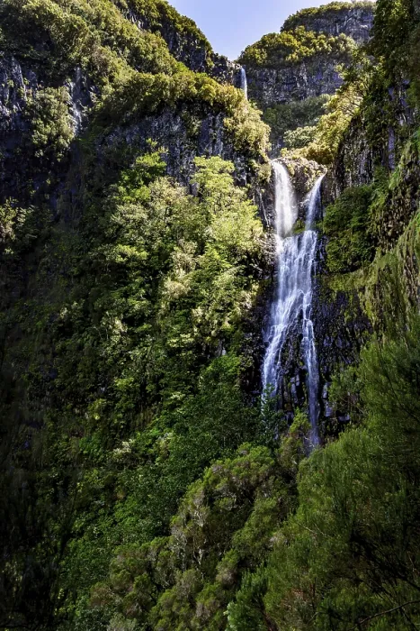 Gerahmter Druck : Cascata do Risco, Wasserfall am Ende des Levada-do-Risco-Hikes in Madeira. Gerahmter Druck : Cascata do Risco, Wasserfall am Ende des Levada-do-Risco-Hikes in Madeira.