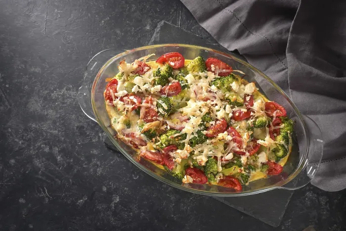 Gerahmter Druck : Brokkolikuchen mit Tomaten Gerahmter Druck : Brokkolikuchen mit Tomaten