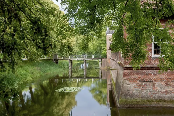 Gerahmter Druck : Schlossgraben mit Schlossschwelle Gerahmter Druck : Schlossgraben mit Schlossschwelle