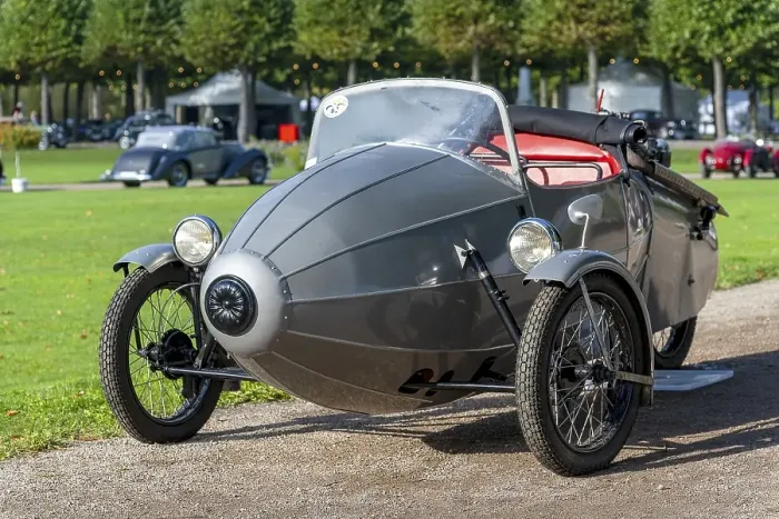 Gerahmter Druck : Alte Kaiserauto 501 Streamlinerwagen Gerahmter Druck : Alte Kaiserauto 501 Streamlinerwagen