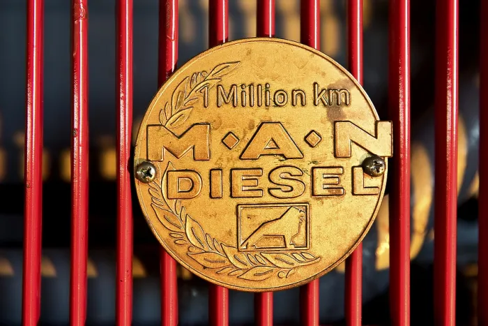 Gerahmter Druck : MAN Diesel Oldtimer Tipper, Sattel Gerahmter Druck : MAN Diesel Oldtimer Tipper, Sattel