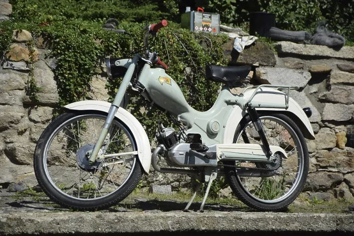 Gerahmter Druck : Altes Motorrad