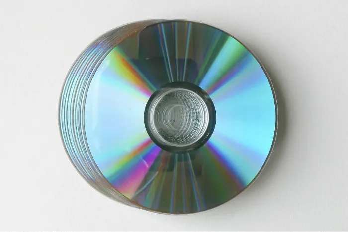 Gerahmter Druck : CD, Compact disk, Schubladen, blank Gerahmter Druck : CD, Compact disk, Schubladen, blank