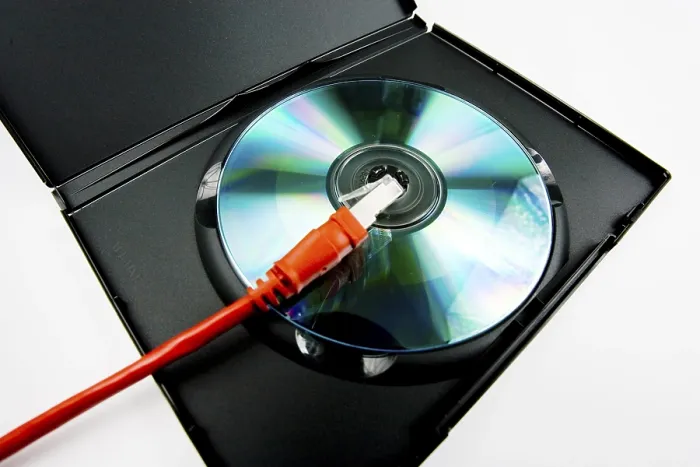 Gerahmter Druck : CD / DVD mit Netzwerk-Kabel Gerahmter Druck : CD / DVD mit Netzwerk-Kabel