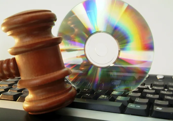 Gerahmter Druck : Cd röm auf Computer-Tastatur