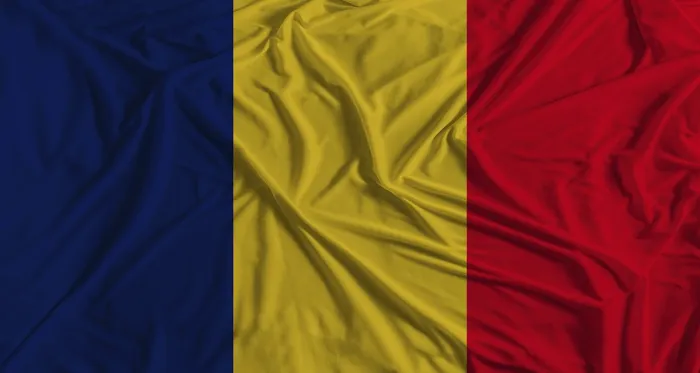 Gerahmter Druck : Flagge von Tschad mit Stofftextur-Hintergrund. Gerahmter Druck : Flagge von Tschad mit Stofftextur-Hintergrund.