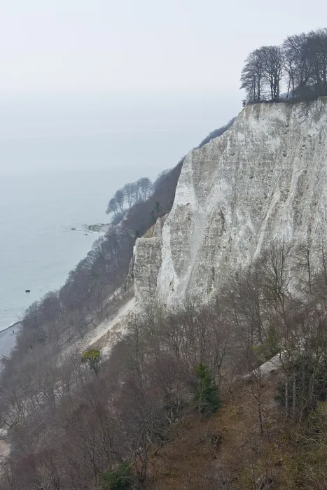 Gerahmter Druck : Kalkklippen an der steilen Küste. Gerahmter Druck : Kalkklippen an der steilen Küste.