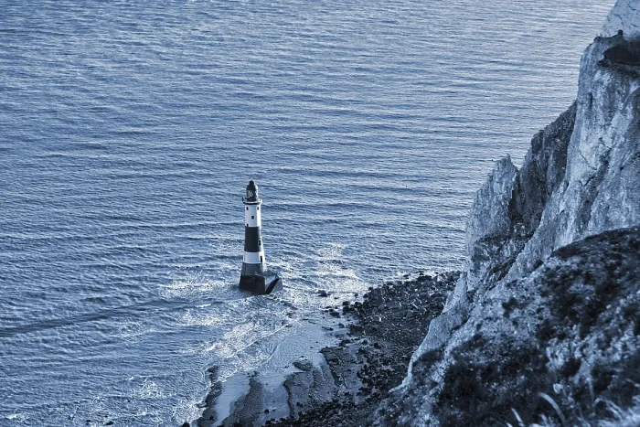 Gerahmter Druck : Kalkküste mit Aussicht auf Leuchtturm Beachy Head Gerahmter Druck : Kalkküste mit Aussicht auf Leuchtturm Beachy Head