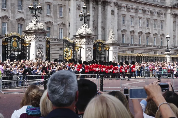 Gerahmter Druck : Wechsel der Wache vor Buckingham Palace. Gerahmter Druck : Wechsel der Wache vor Buckingham Palace.