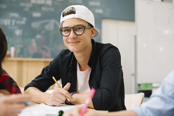 Gerahmter Druck : Lustiges Schuljungenschulzimmer Gerahmter Druck : Lustiges Schuljungenschulzimmer