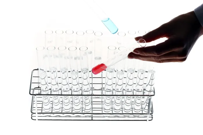 Gerahmter Druck : Chemikalien in Probierrohren. Gerahmter Druck : Chemikalien in Probierrohren.
