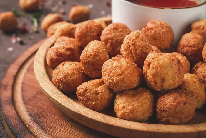 Gerahmter Druck : Hähnchen-Popcorn, tiefgefroren, Nuggets. Gerahmter Druck : Hähnchen-Popcorn, tiefgefroren, Nuggets.