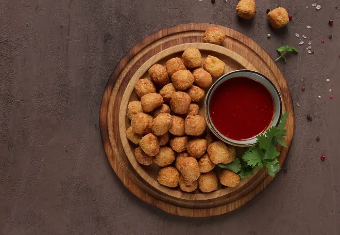 Gerahmter Druck : Hähnchen-Popcorn, tiefgefroren, Nuggets. Gerahmter Druck : Hähnchen-Popcorn, tiefgefroren, Nuggets.
