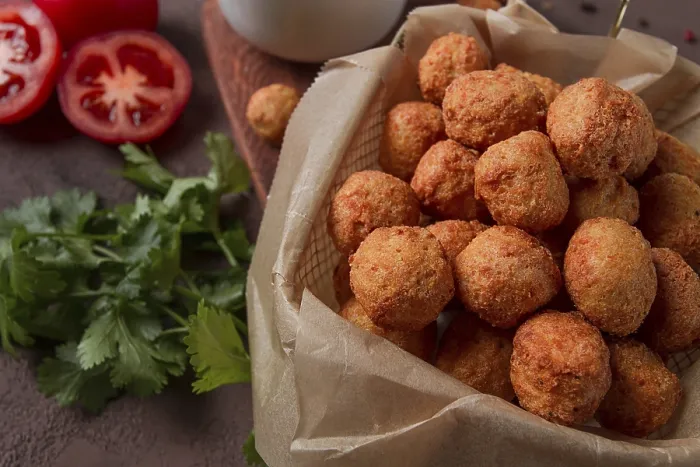 Gerahmter Druck : Hähnchen-Popcorn, tiefgefroren, Nuggets Gerahmter Druck : Hähnchen-Popcorn, tiefgefroren, Nuggets
