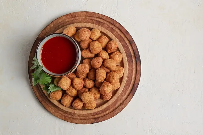Gerahmter Druck : Hähnchen-Popcorn, frittiert, Nuggets. Gerahmter Druck : Hähnchen-Popcorn, frittiert, Nuggets.