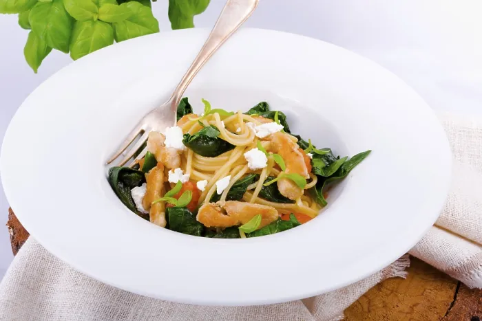Gerahmter Druck : Hähnchen-Spinat-Pasta