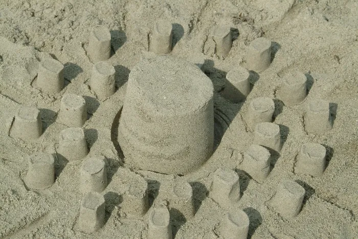 Gerahmter Druck : Kinder spielen am Strand. Gerahmter Druck : Kinder spielen am Strand.