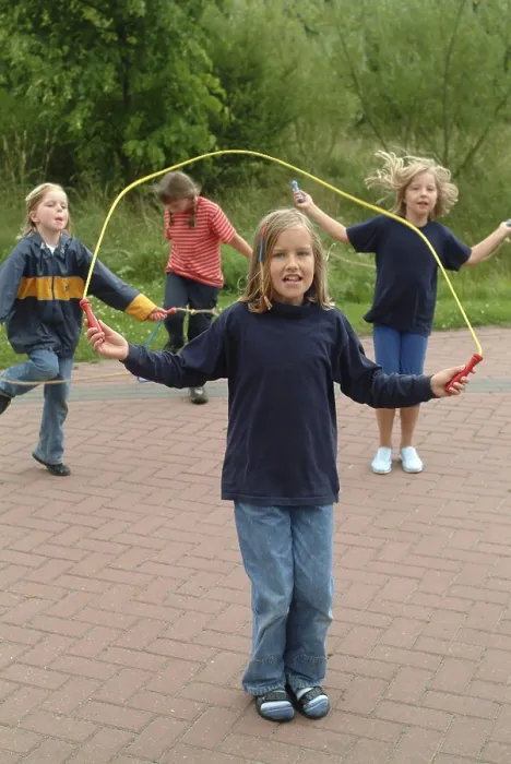 Gerahmter Druck : Kinder spielen Gerahmter Druck : Kinder spielen