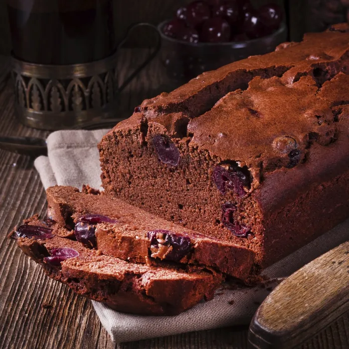 Gerahmter Druck : Schokoladenkuchen mit Kirschen. Gerahmter Druck : Schokoladenkuchen mit Kirschen.