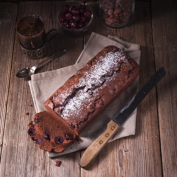Gerahmter Druck : Schokoladenkuchen mit Kirschen. Gerahmter Druck : Schokoladenkuchen mit Kirschen.