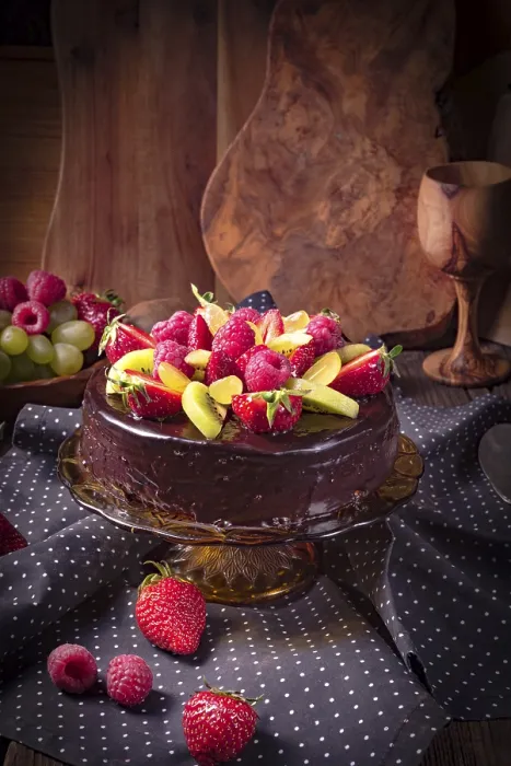 Gerahmter Druck : Schokoladenkäsekuchen mit Früchten Gerahmter Druck : Schokoladenkäsekuchen mit Früchten