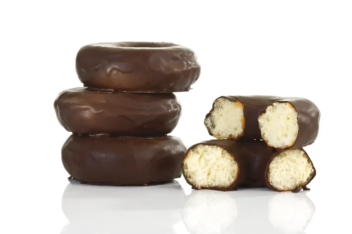 Gerahmter Druck : Schokoladen-glasierte Donuts, Doughnuts Gerahmter Druck : Schokoladen-glasierte Donuts, Doughnuts