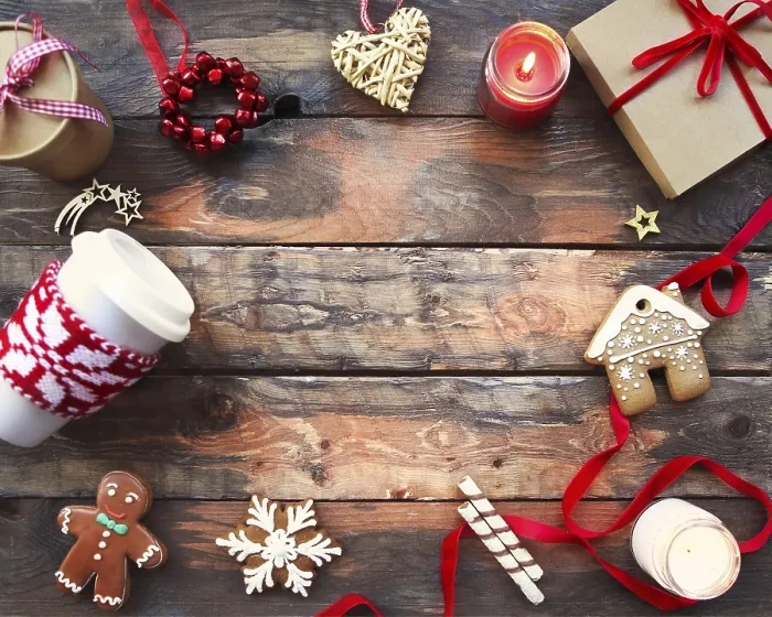 Gerahmter Druck : Weihnachtskulisse mit Dekorationen. Gerahmter Druck : Weihnachtskulisse mit Dekorationen.