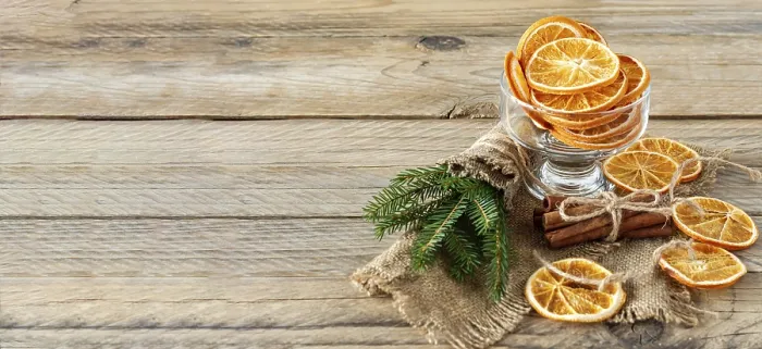 Gerahmter Druck : Weihnachtskomposition mit Tannenzweigen. Gerahmter Druck : Weihnachtskomposition mit Tannenzweigen.