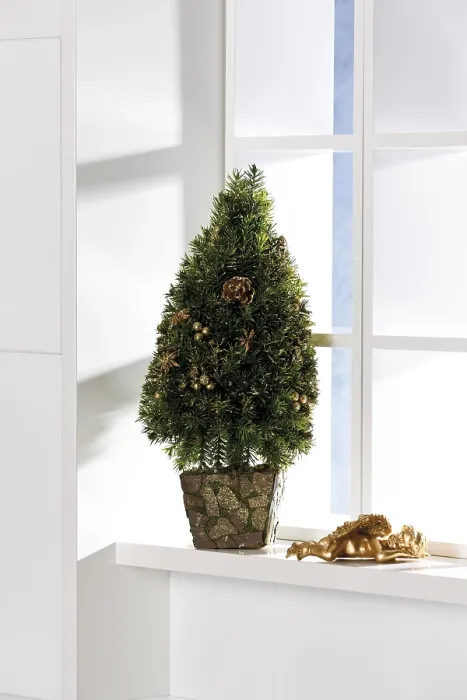 Gerahmter Druck : Weihnachtsbaumdekoration auf einer Fensterbank. Gerahmter Druck : Weihnachtsbaumdekoration auf einer Fensterbank.