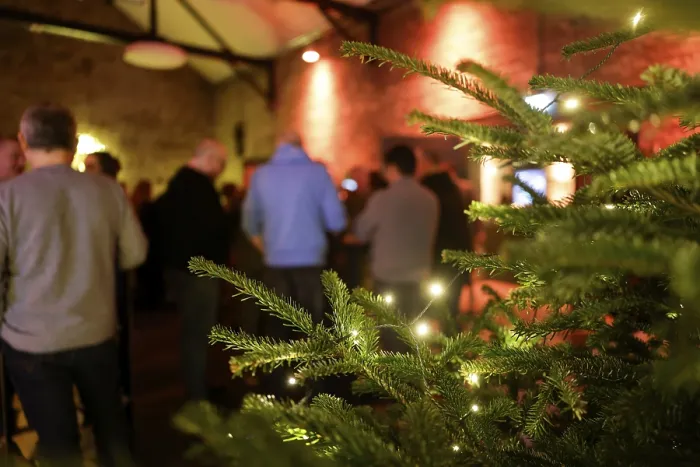 Gerahmter Druck : Weihnachtsbaum mit Glühlichtern. Gerahmter Druck : Weihnachtsbaum mit Glühlichtern.