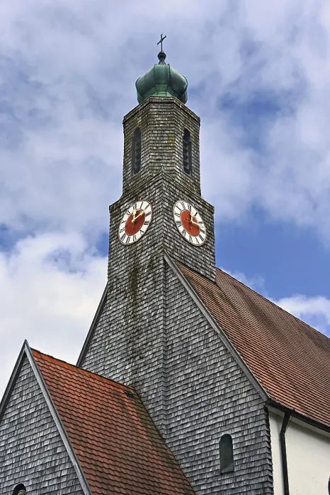 Gerahmter Druck : Kirche mit Schindeldachfassade.