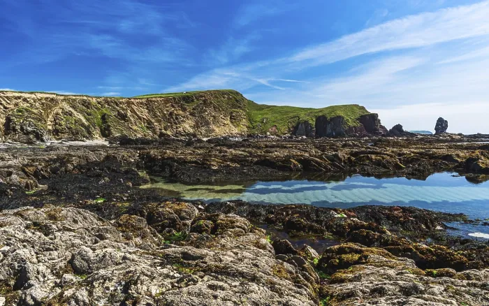 Gerahmter Druck : Felsklippen und Felsen am Bantham Beach. Gerahmter Druck : Felsklippen und Felsen am Bantham Beach.