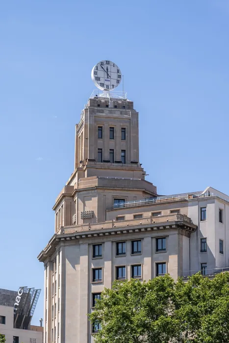 Gerahmter Druck : Uhrturm an der Plaça de Catalunya