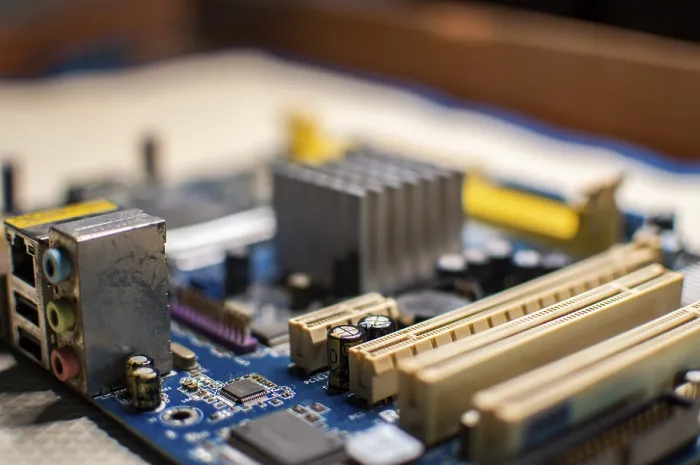 Gerahmter Druck : Nahansicht einer Computer-Mainboardplatine. Gerahmter Druck : Nahansicht einer Computer-Mainboardplatine.