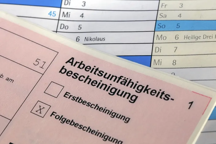 Gerahmter Druck : Nahansicht eines Arbeitsunfähigkeitszeugnisses. Gerahmter Druck : Nahansicht eines Arbeitsunfähigkeitszeugnisses.