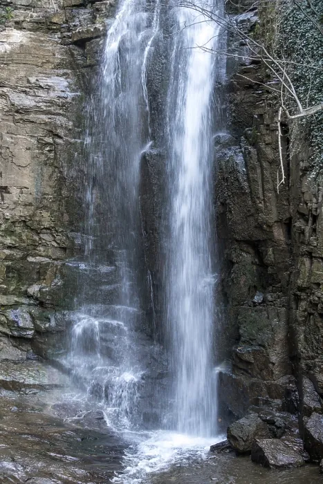 Gerahmter Druck : Nahansicht von einem schönen Wasserfall. Gerahmter Druck : Nahansicht von einem schönen Wasserfall.