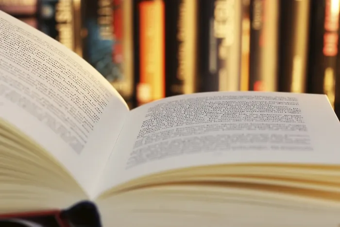 Gerahmter Druck : Enthüllung eines geöffneten Buches. Gerahmter Druck : Enthüllung eines geöffneten Buches.