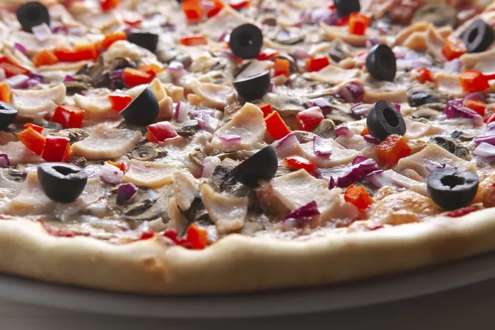Gerahmter Druck : Nahansicht von Pizza mit Schinken. Gerahmter Druck : Nahansicht von Pizza mit Schinken.