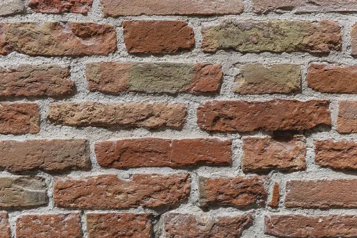 Gerahmter Druck : Ein detailliertes Bild einer rustikalen roten Backsteinmauer, die ihre rauhe Oberfläche zeigt. Gerahmter Druck : Ein detailliertes Bild einer rustikalen roten Backsteinmauer, die ihre rauhe Oberfläche zeigt.