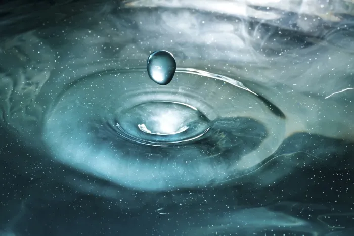 Gerahmter Druck : Nahansicht von Tropfen Wasser. Gerahmter Druck : Nahansicht von Tropfen Wasser.