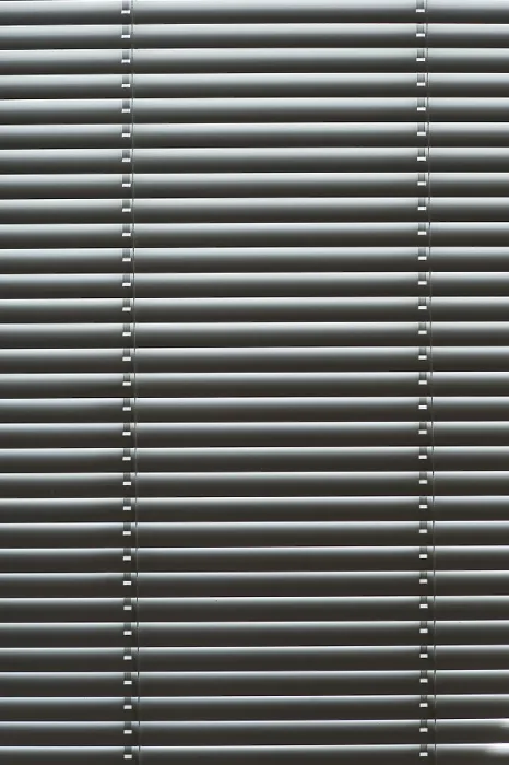 Gerahmter Druck : Geschlossene Fensterläden. Gerahmter Druck : Geschlossene Fensterläden.