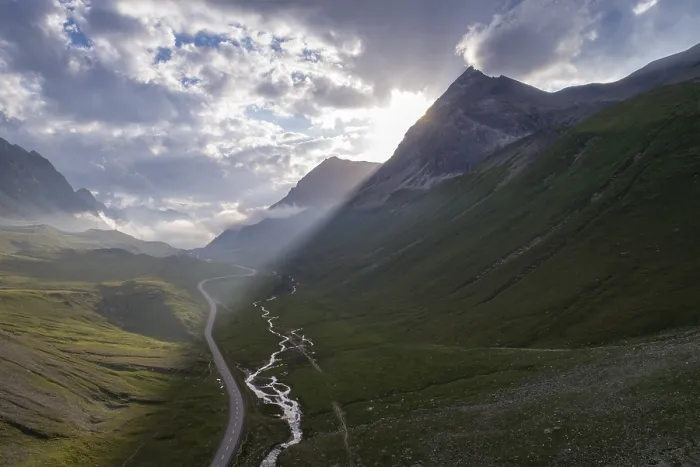 Gerahmter Druck : Wolkenatmosphäre am Albulapass. Gerahmter Druck : Wolkenatmosphäre am Albulapass.