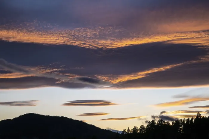Gerahmter Druck : Wolkenatmosphäre, Alvdal, Hedmark Gerahmter Druck : Wolkenatmosphäre, Alvdal, Hedmark