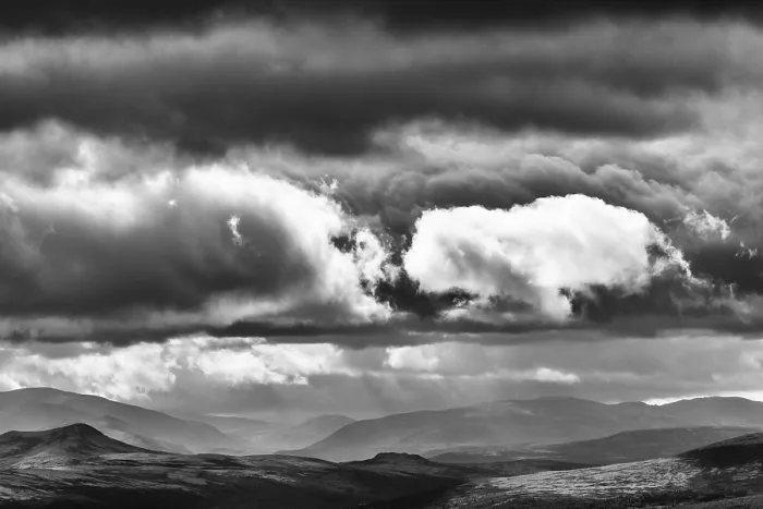Gerahmter Druck : Wolkenatmosphäre in den Bergen Gerahmter Druck : Wolkenatmosphäre in den Bergen