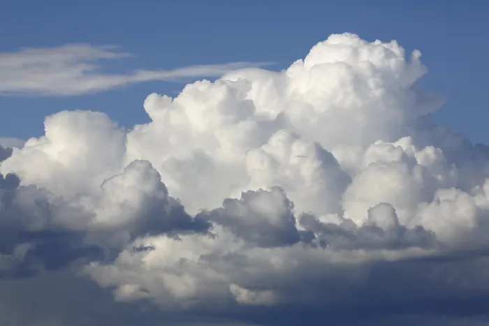 Gerahmter Druck : Wolkenbildung in einem blauen Himmel, Clusterwolken, Cumuluswolken, Schleswig-Holstein, Deutschland Gerahmter Druck : Wolkenbildung in einem blauen Himmel, Clusterwolken, Cumuluswolken, Schleswig-Holstein, Deutschland