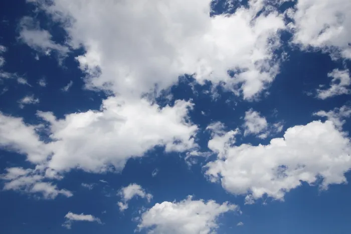 Gerahmter Druck : Wolkenformationen, blauer Himmel. Gerahmter Druck : Wolkenformationen, blauer Himmel.
