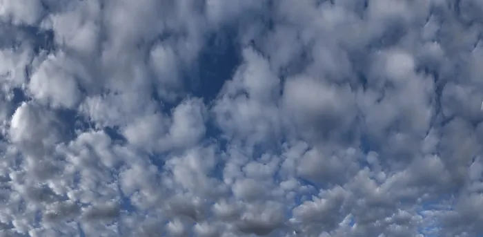Gerahmter Druck : Wolkenformationen am frühen Morgen.