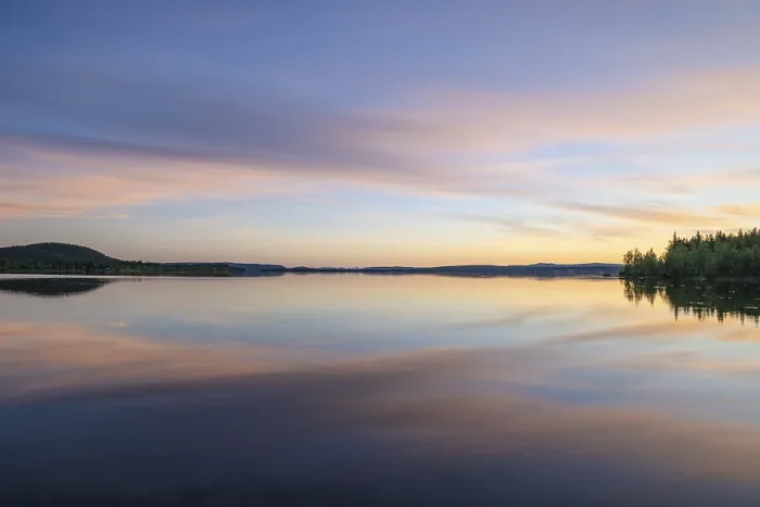 Gerahmter Druck : Wolkenreflex im Vajkijaure-See Gerahmter Druck : Wolkenreflex im Vajkijaure-See